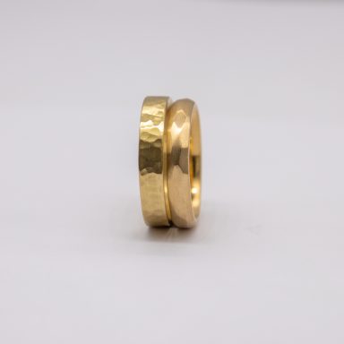 Hammerschlag auf 750 Gelbgold und Facettenring aus 750 Roségold