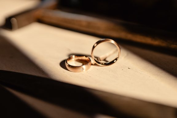 edles strichmattes 585 Roségold mit Princess-Cut Diamant